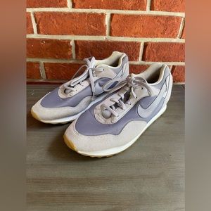 Nike Outburst Gray Sneaker Woman’s size 9.5